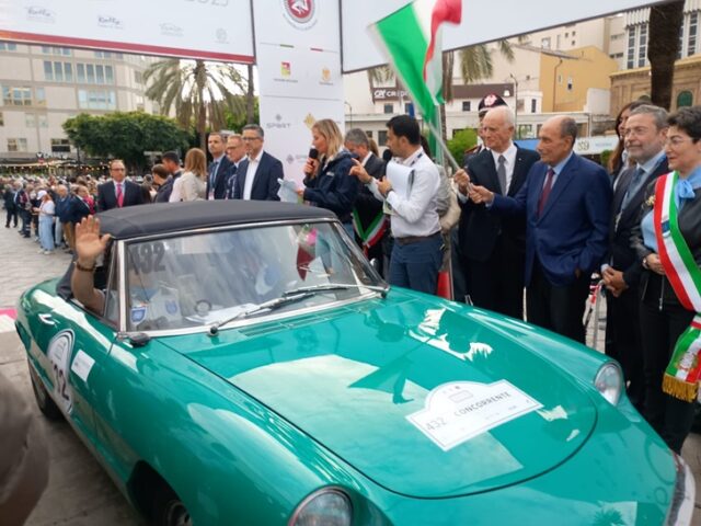 109ª Targa Florio, bagno di folla alla partenza in Piazza Verdi a Palermo
