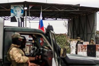 Ucraina, Russia rafforza presenza al confine con Finlandia: “Rischio zona calda”