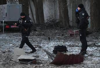 Ucraina, polizia: “Uomo spara vicino a Kiev, diversi morti”
