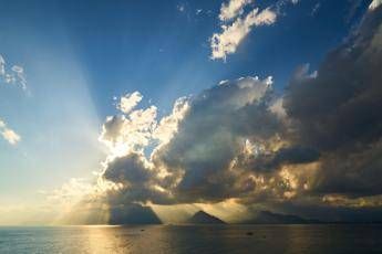 Weekend di caldo e sole, poi arrivano forti temporali
