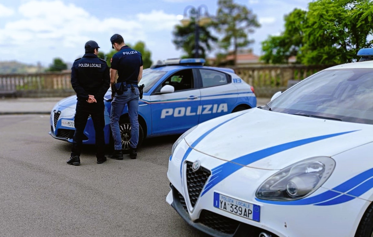 Caltanissetta. Sanzionato dalla Polizia titolare di un bar per occupazione abusiva di suolo pubblico e mancato rinnovo dell’autorizzazione del dehors