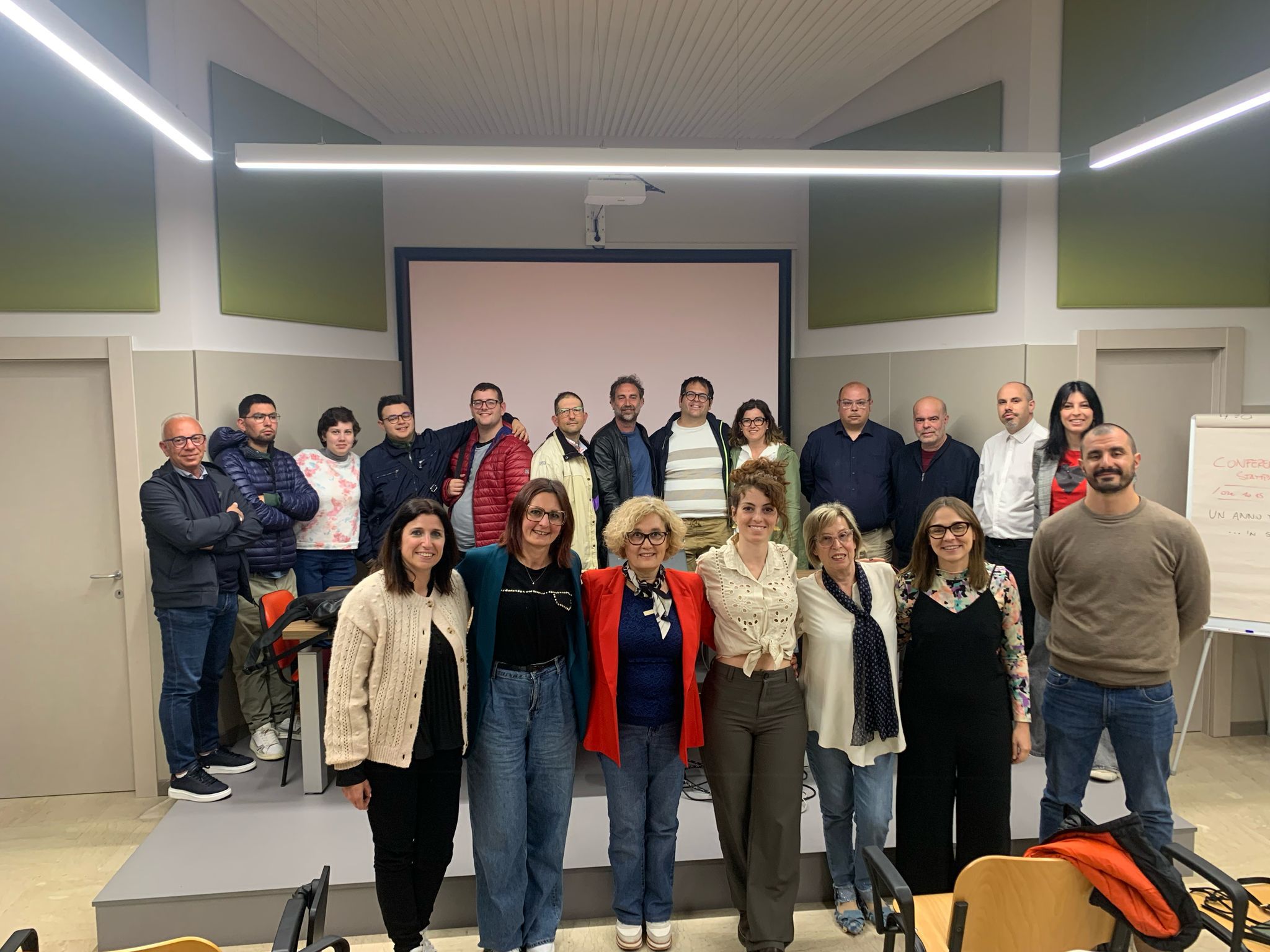 Abbracci, racconti e miele: come il progetto “Passiata” sta rivoluzionando l’agricoltura sociale a Ragusa