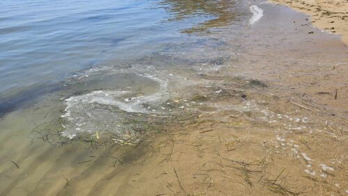 Ad Agrigento la condotta delle fogne ostruita è causa del mare inquinato