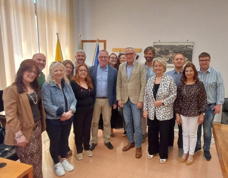 A Villa Sofia il direttore generale Alessandro Mazzara firma assunzione per 12 assistenti amministrativi