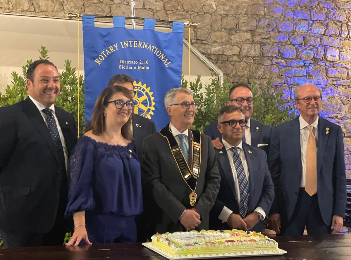 Riesi. Cerimonia del  passaggio di campana del Rotary Valle del Salso: Salvatore Pasqualetto è il nuovo presidente
