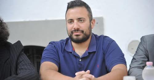 Conducente ha un malore, l’auto sbanda e piomba sul tavolino di un chiosco: muore esponente del Pd