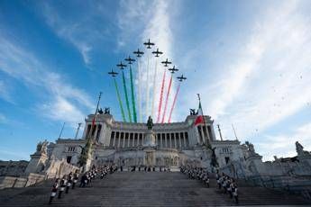 2 giugno, Mattarella all’Altare della Patria. Meloni: “Apparteniamo a qualcosa di grande che va difeso e amato”