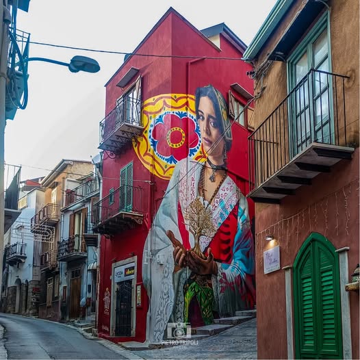 Serradifalco. A Piana degli Albanesi ancora un capolavoro di street art per Giulio Rosk Gebbia