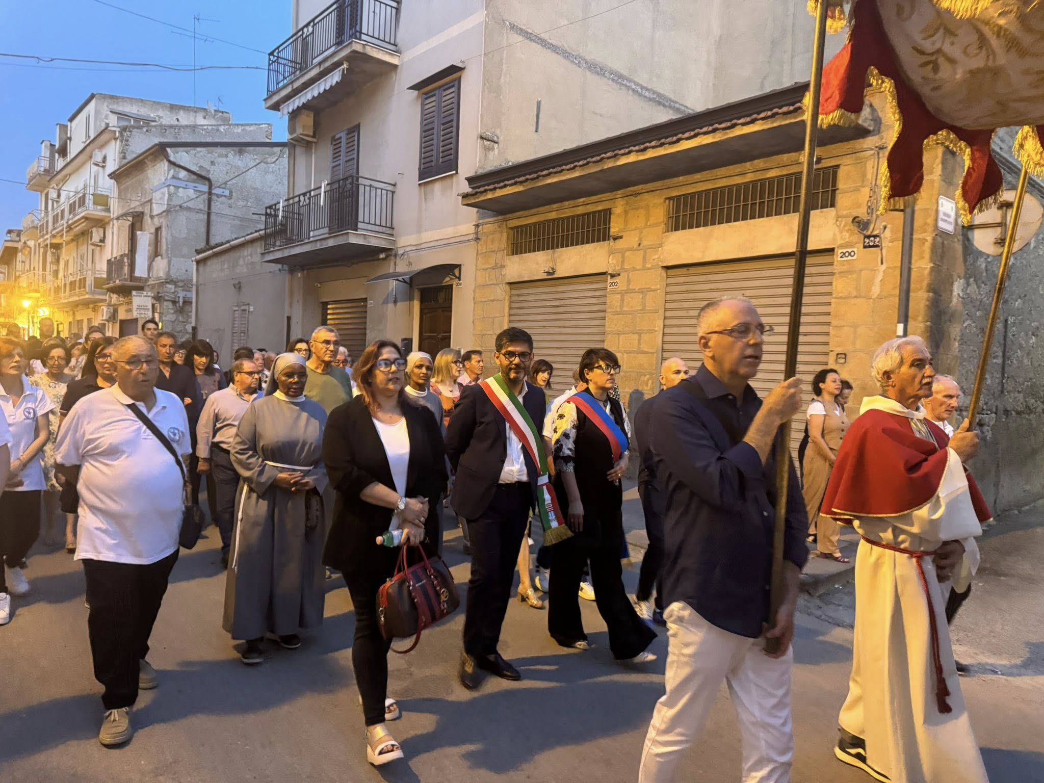 Sommatino. La solennità del Corpus Domini con amministrazione comunale in prima fila