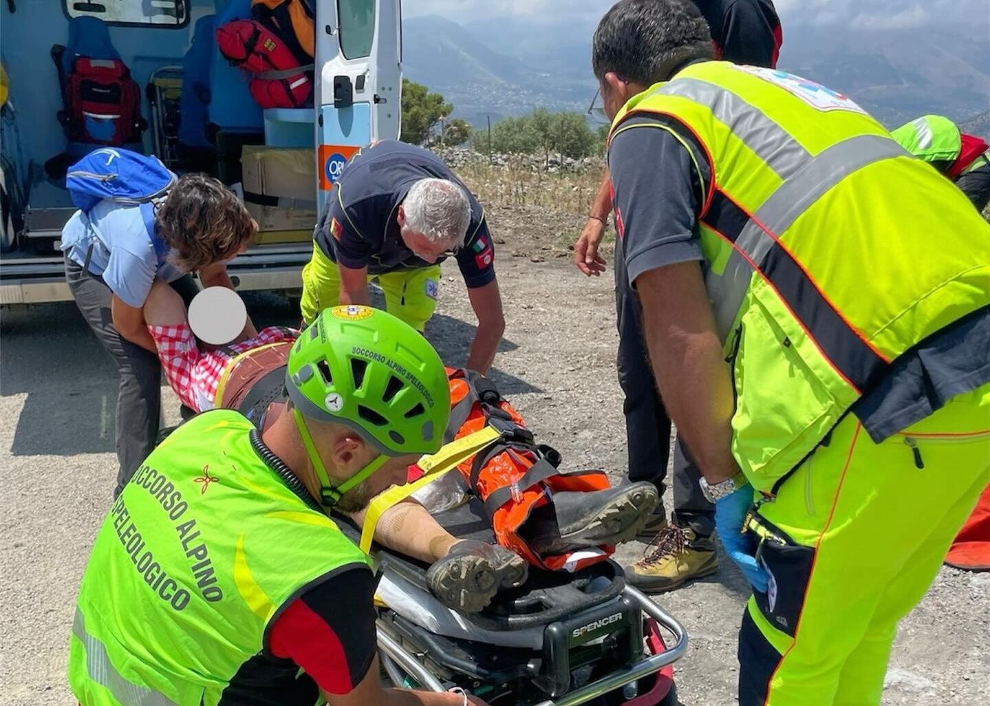 Perde l’equilibrio e finisce contro le rocce, soccorso biker a Pizzo Manolfo