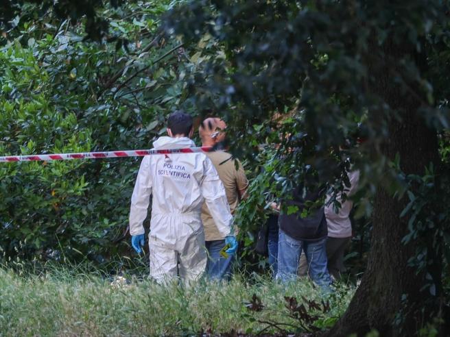 Orrore a Roma: ritrovati a Villa Pamphili prima il corpo di una bimba e poi, avvolto in un sacco nero, quello di una donna