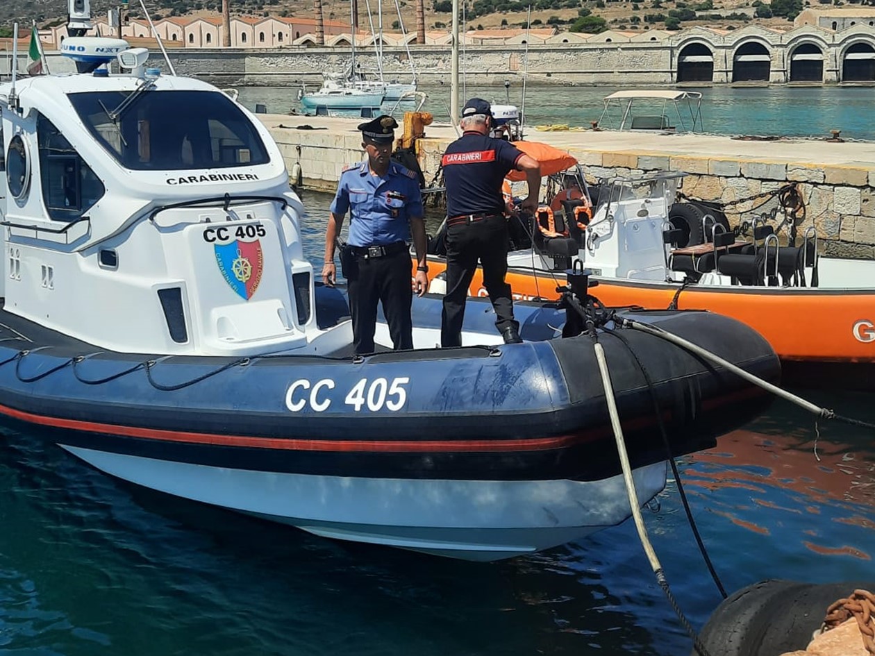 A Favignana Carabinieri salvano quattro tartarughe caretta caretta