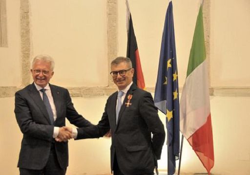 L’ambasciatore tedesco Hans-Dieter Lucas ha consegnato al professor Vincenzo Militello l’onorificenza di Cavaliere dell’Ordine al merito della Repubblica Federale di Germania