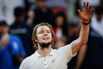 Alexander Bublik, un tennista… fuori dagli schemi: chi è l’avversario di Sinner