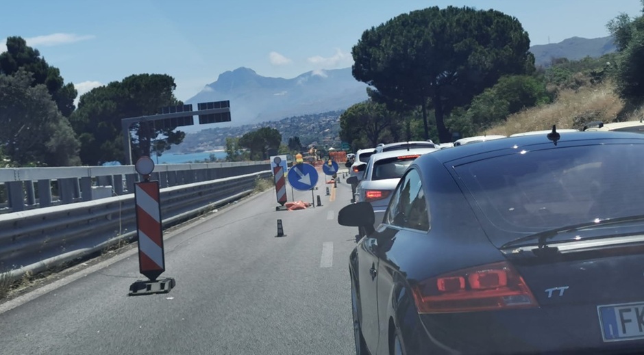 Sicilia. Code infinite sulla Palermo-Catania per il cantiere Anas: disagi e proteste nel weekend della Repubblica