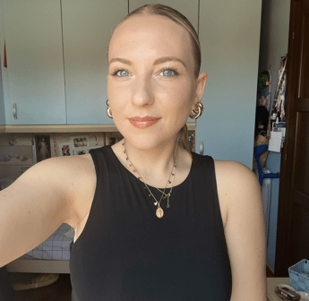 Ballerina italiana ferita durante un’esplosione di Parigi, dopo 6 anni la rinascita di Angela