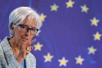 Bce tiene tassi fermi: “Con guerra prospettive più incerte”