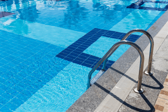 Bimbi intossicati in piscina, indagato il titolare del centro sportivo alla Borghesiana