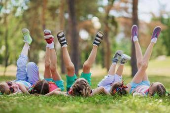 Caldo, pediatri: “Bambini a rischio tra colpi di calore e disidratazione”