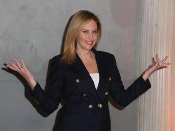 Chiara Giallonardo incinta a 46 anni, gli insulti social dopo l’annuncio