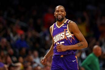 Durant e un maxi scambio in Nba: Kevin a Houston, Green e Brooks a Phoenix