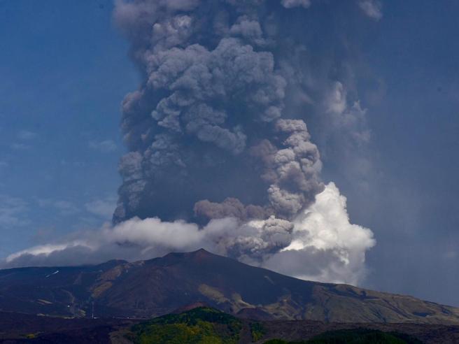 Ingv Catania: cala l’energia eruttiva dell’Etna, tremore vulcanico nella norma