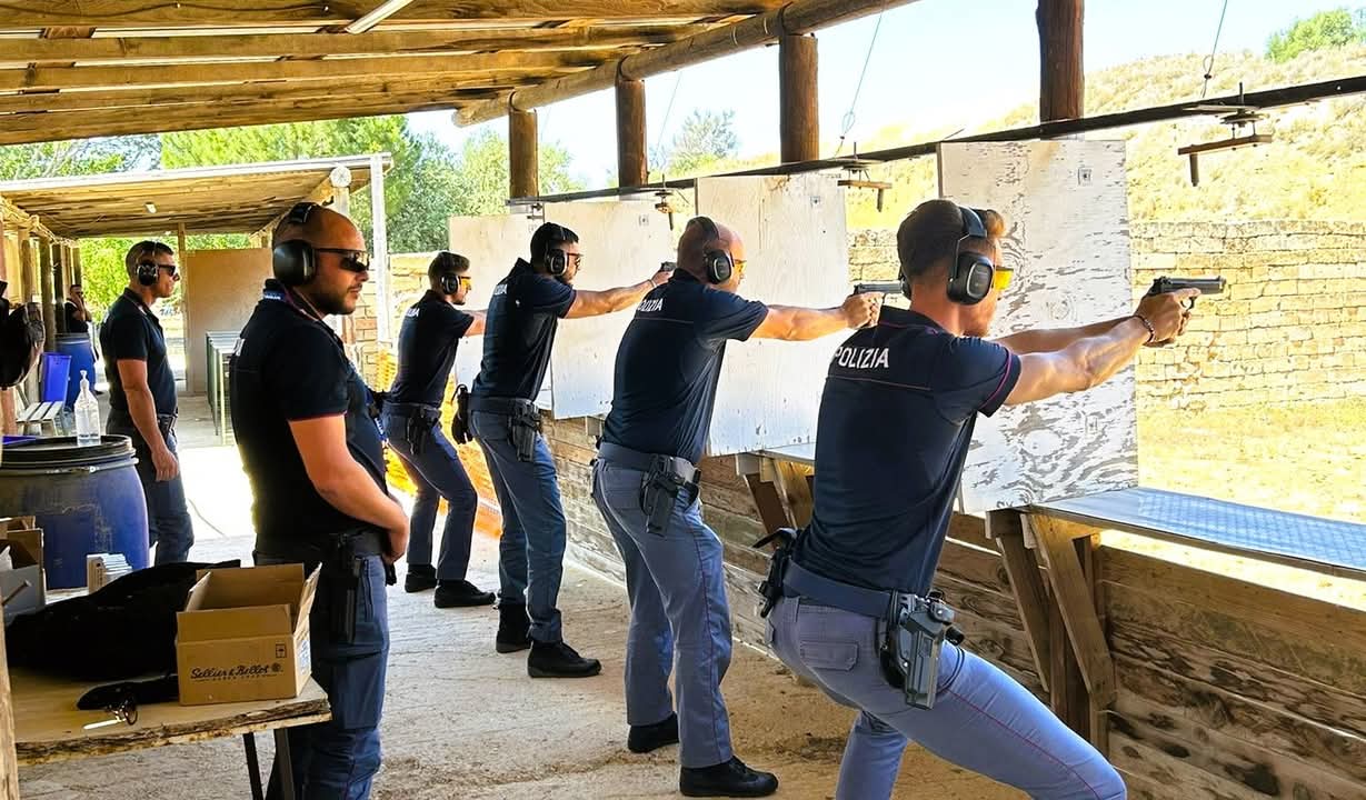 Questura di Caltanissetta, i poliziotti al poligono per garantire efficienza e sicurezza nell’impegno costante per la tutela della comunità
