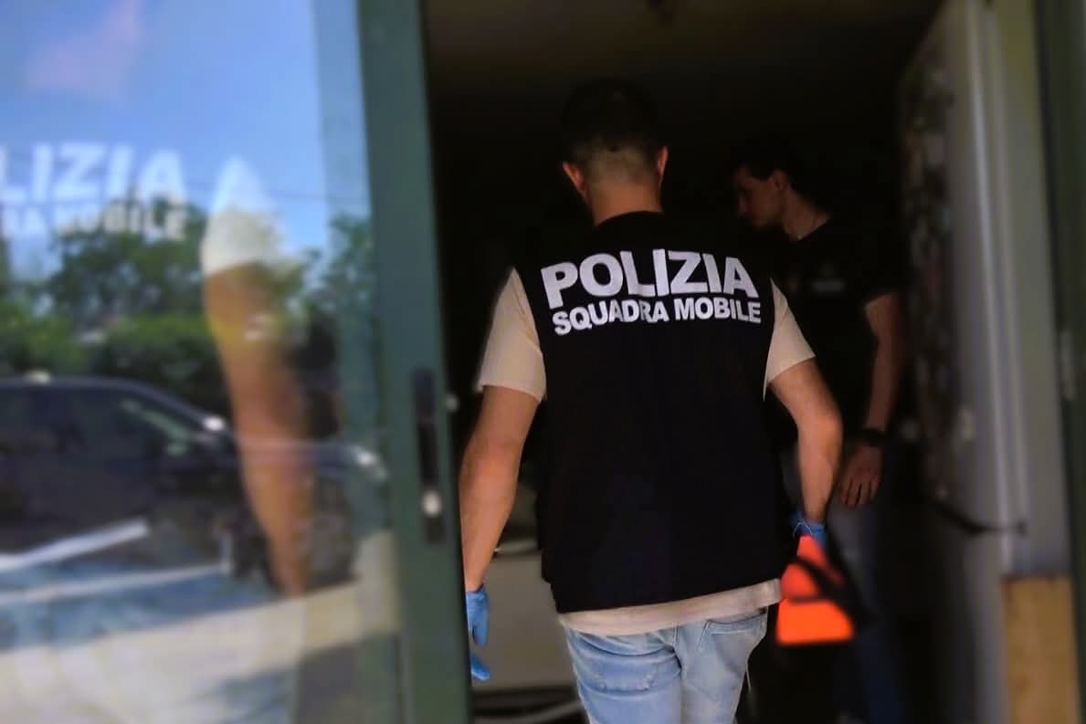 Sgominata rete di spaccio a Caltanissetta: i nomi delle undici misure cautelari. Allarme sul consumo di droga tra i giovani.