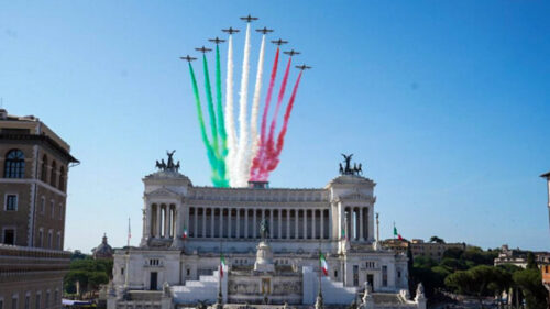 2 giugno, lo spettacolo delle Frecce Tricolori nei cieli di Roma