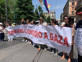 ‘Free Palestine’, il grido della piazza per Gaza a Roma