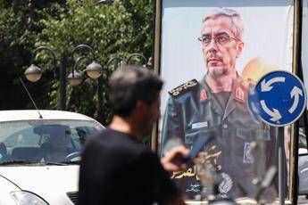 “Hai 12 ore per fuggire o ti elimino”, la telefonata del Mossad al generale iraniano