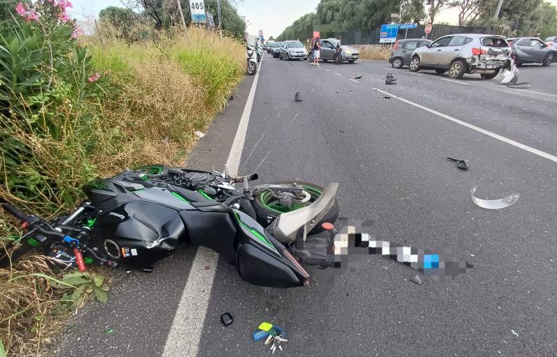 A Siracusa violento scontro tra auto e scooter: un ragazzo e una ragazza ricoverati in codice rosso