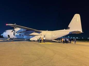 Il piccolo Adam è in Italia, atterrato a Milano volo con pazienti evacuati da Gaza