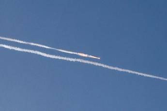 Israele-Iran, Trump: “Tregua iniziata”. Missili di Teheran nella notte, morti e feriti a Be’er Sheva