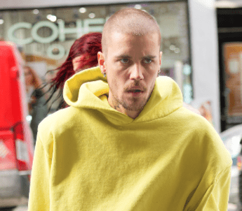 Justin Bieber, lo scontro con i paparazzi e lo sfogo sui social: “So di essere rotto”