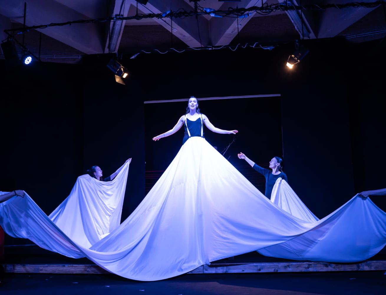 La prima nazionale de “L’Odissea delle donne” inaugura la quinta edizione del Mythos Troina Festival: il 4 luglio all’Anfiteatro della Radura