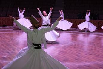 La spiritualità dei Sufi e i dervisci rotanti al parco del Colosseo