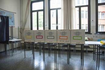 Referendum, affluenza parziale sotto il 30%. Fazzolari: “Governo rafforzato”