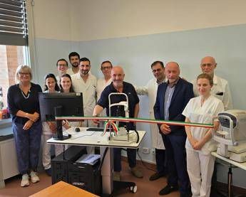 Reggio Emilia, Assit Group dona apparecchiatura per diagnosi e follow up uveite