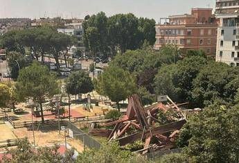 Roma, crolla struttura in legno al Flaminio