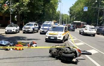 Roma, minivan contro scooter sul lungotevere: morta una ragazza di 22 anni