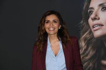 Serena Rossi: “Il bacio tra JLo e Ben Affleck a Venezia? Effusioni sospette…”