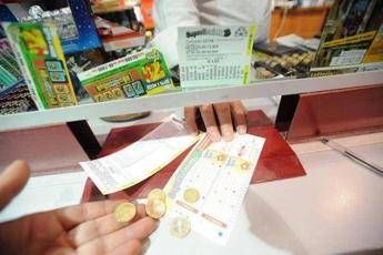 Superenalotto, numeri e combinazione vincente di oggi