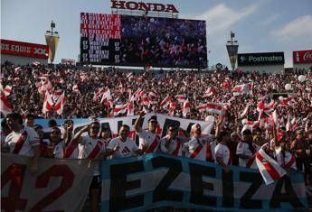 Tifoso del River Plate brucia l’auto, poi con soldi assicurazione vola al Mondiale per Club – Video