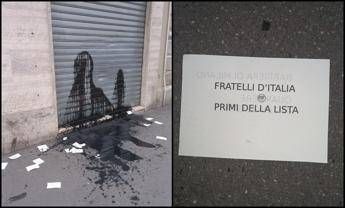 Torino, picconate contro la sede Fratelli d’Italia: olio esausto e volantini minatori – Foto