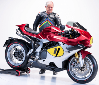 Tripudio per la Superveloce 1000 AGO