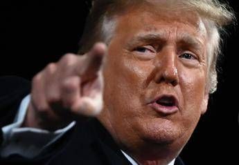 Trump vieta studenti stranieri a Harvard e minaccia la Columbia University