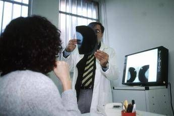 Tumori, donne operate al seno: “Per farmaci il 41% dei costi da noi sostenuti”