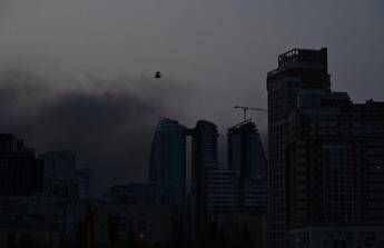 Ucraina, raid russi su Kiev e Odessa: colpito un ospedale