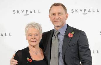 Una donna a capo degli 007, i film di James Bond l’avevano previsto con Judi Dench